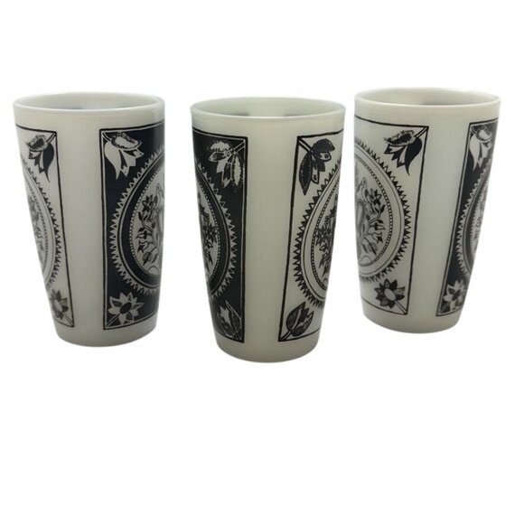 RARE Vtg Hazel Atlas Milk Glass Tumblers Love Birds Embossed Dutch Folk Art Set* - Picture 3 of 9